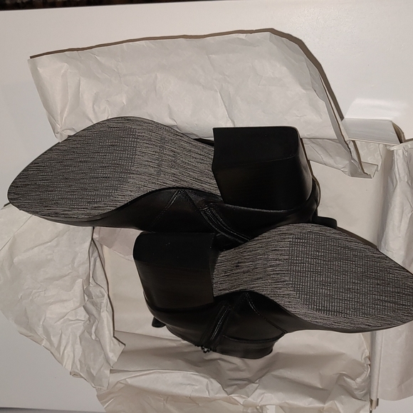 NIB Marc Fisher Victa black bootie, Size 8.5 - Picture 7 of 7